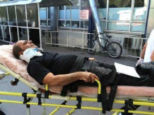 Otobüsten indi motor çarptı